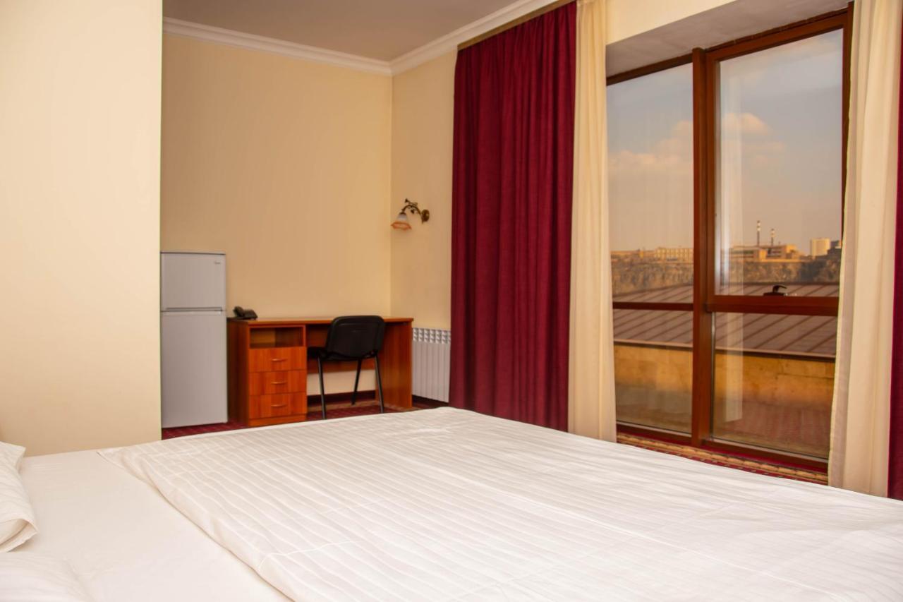 Olympavan Hotel Єреван Екстер'єр фото