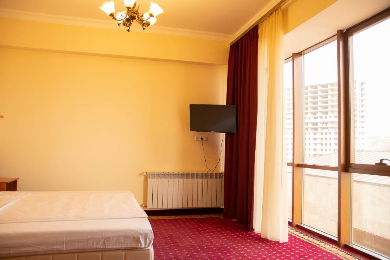 Olympavan Hotel Єреван Екстер'єр фото