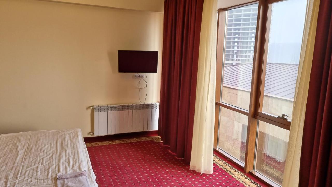 Olympavan Hotel Єреван Екстер'єр фото