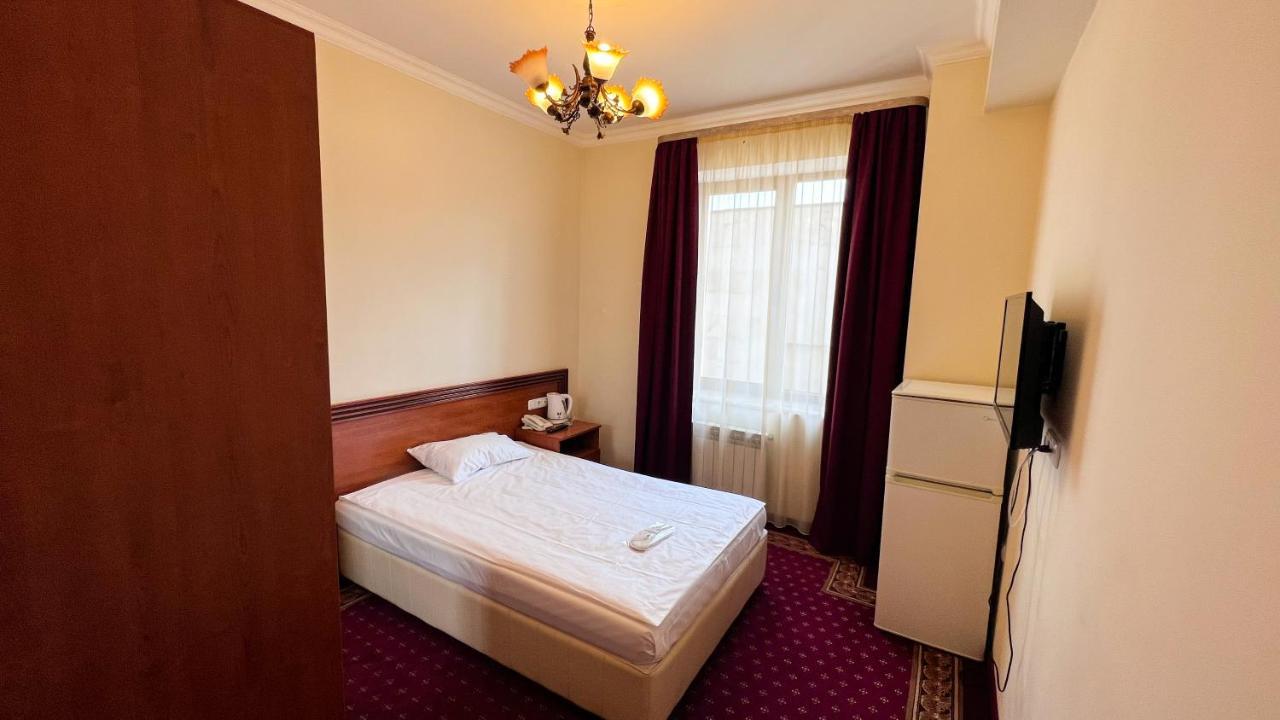 Olympavan Hotel Єреван Екстер'єр фото