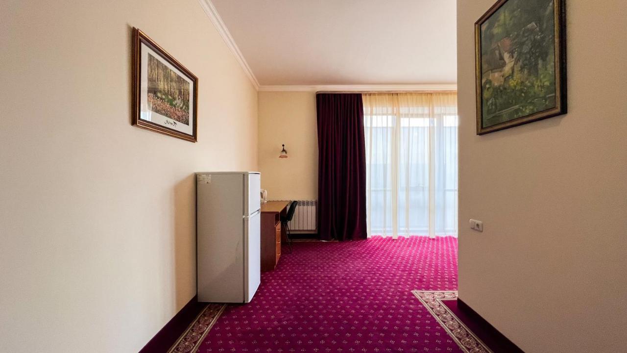 Olympavan Hotel Єреван Екстер'єр фото