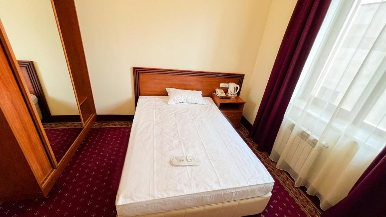 Olympavan Hotel Єреван Екстер'єр фото