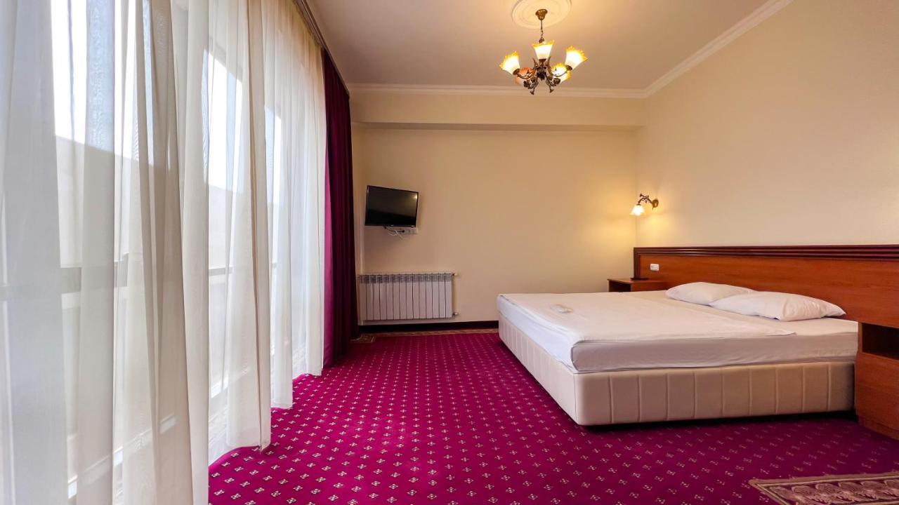 Olympavan Hotel Єреван Екстер'єр фото