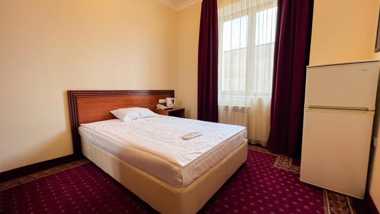 Olympavan Hotel Єреван Екстер'єр фото